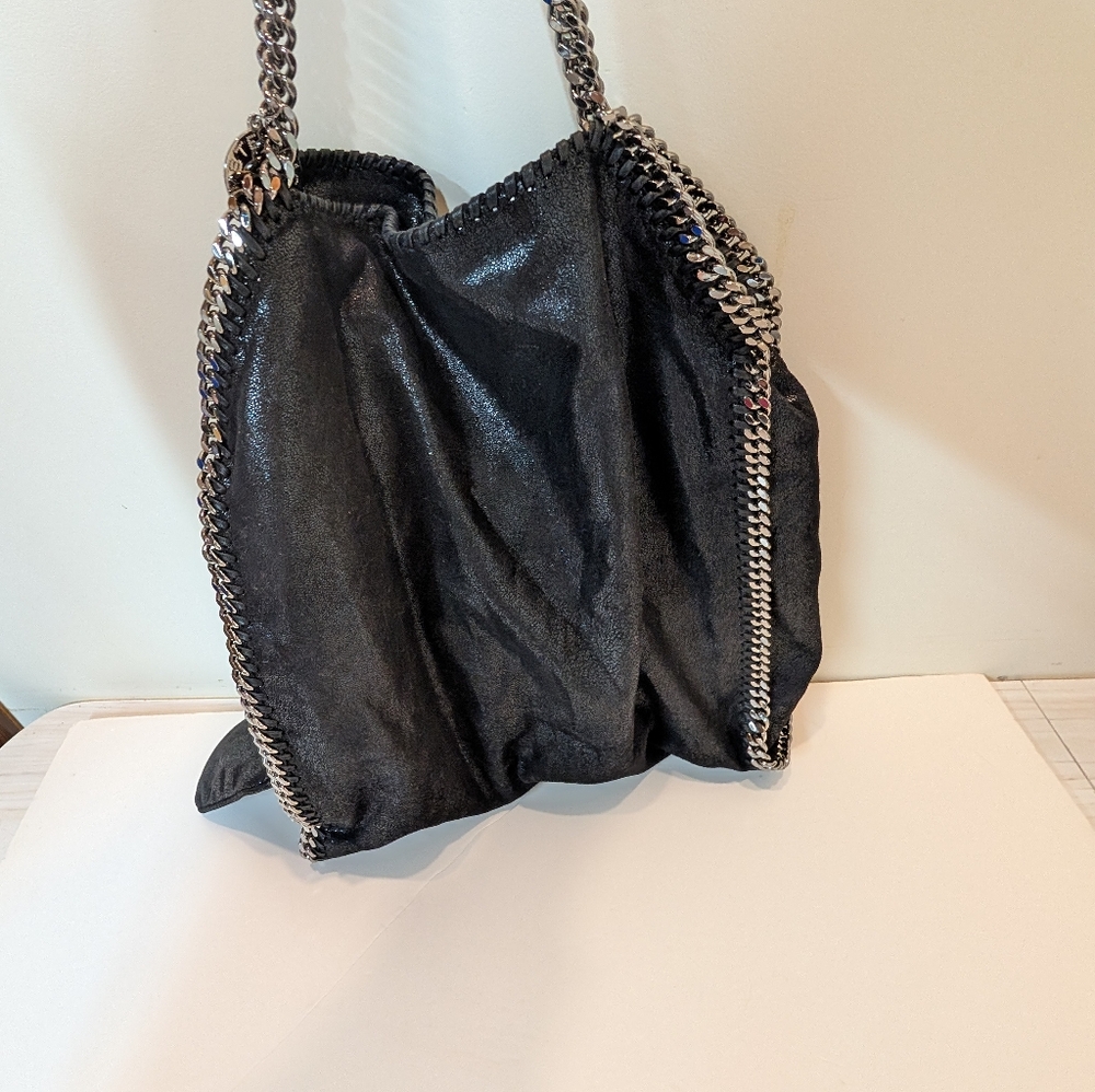 Stella McCartney Falabella tote bag features signature silver-tone chain trim - Picture 2 of 11